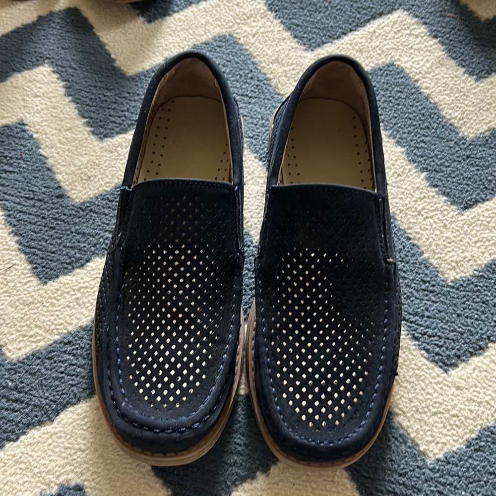 Slip on dress shoes Sz 3